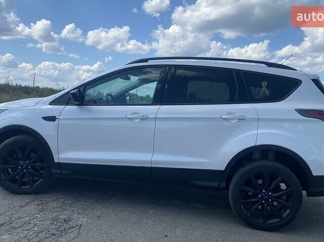 Білий Форд Ескейп, об'ємом двигуна 1.5 л та пробігом 49 тис. км за 12500 $, фото 6 на Automoto.ua