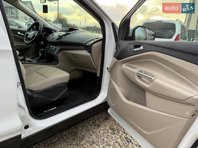 Белый Форд Эскейп, объемом двигателя 1.5 л и пробегом 75 тыс. км за 14100 $, фото 16 на Automoto.ua