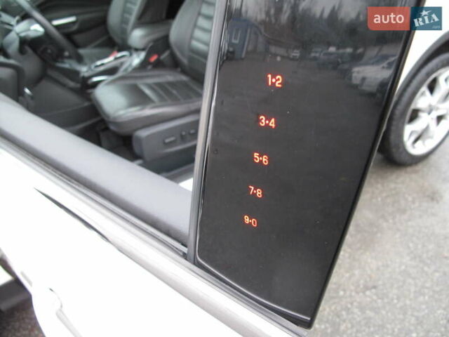 Белый Форд Эскейп, объемом двигателя 2 л и пробегом 117 тыс. км за 14000 $, фото 31 на Automoto.ua