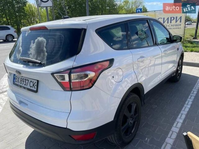 Белый Форд Эскейп, объемом двигателя 2.5 л и пробегом 179 тыс. км за 13000 $, фото 3 на Automoto.ua