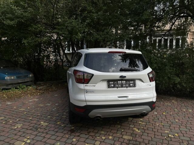 Белый Форд Эскейп, объемом двигателя 2 л и пробегом 64 тыс. км за 14500 $, фото 8 на Automoto.ua