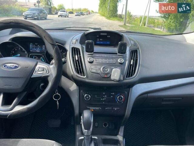 Белый Форд Эскейп, объемом двигателя 2.5 л и пробегом 179 тыс. км за 13000 $, фото 9 на Automoto.ua