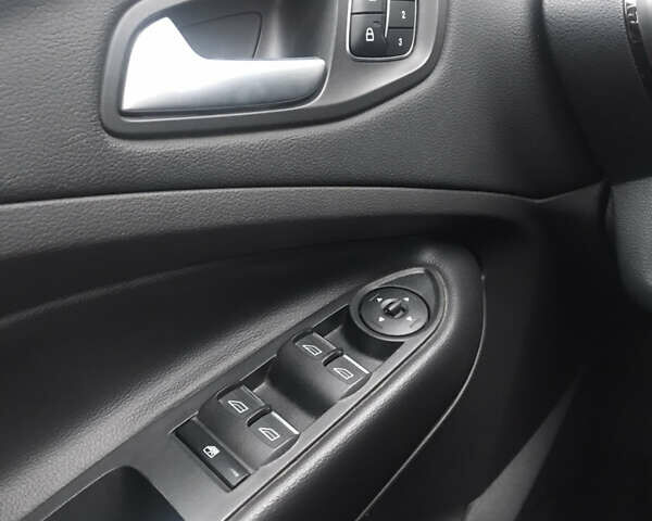 Белый Форд Эскейп, объемом двигателя 2 л и пробегом 133 тыс. км за 17000 $, фото 17 на Automoto.ua