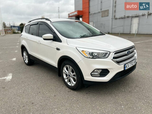 Белый Форд Эскейп, объемом двигателя 1.5 л и пробегом 208 тыс. км за 11899 $, фото 3 на Automoto.ua