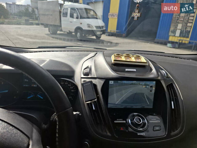 Белый Форд Эскейп, объемом двигателя 2 л и пробегом 180 тыс. км за 12000 $, фото 6 на Automoto.ua