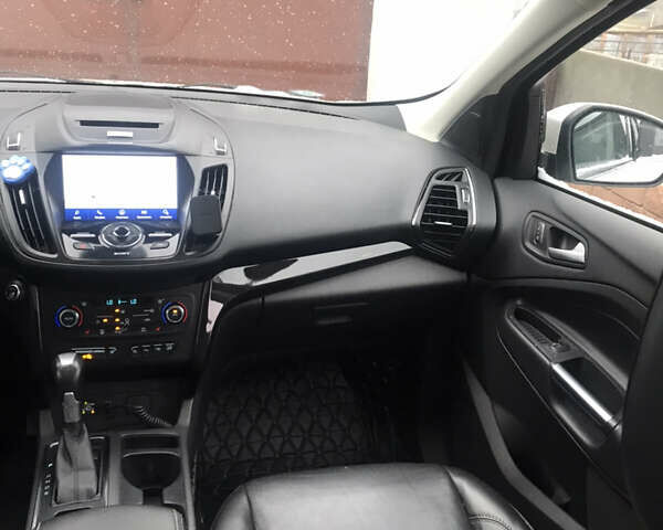 Белый Форд Эскейп, объемом двигателя 2 л и пробегом 133 тыс. км за 17000 $, фото 7 на Automoto.ua