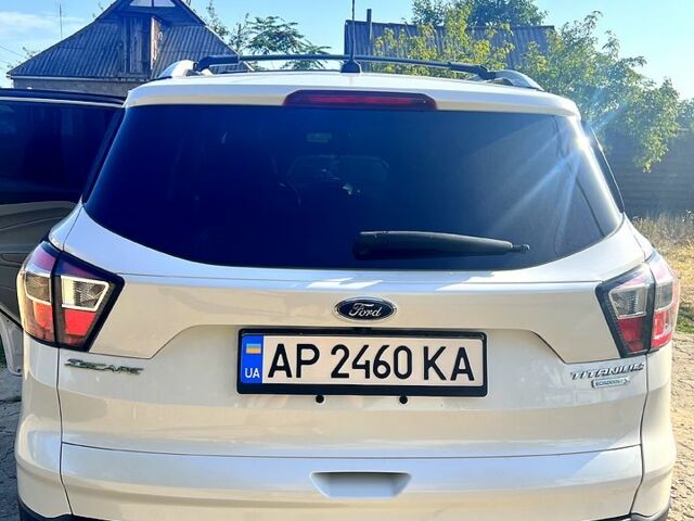 Белый Форд Эскейп, объемом двигателя 2 л и пробегом 178 тыс. км за 14500 $, фото 4 на Automoto.ua