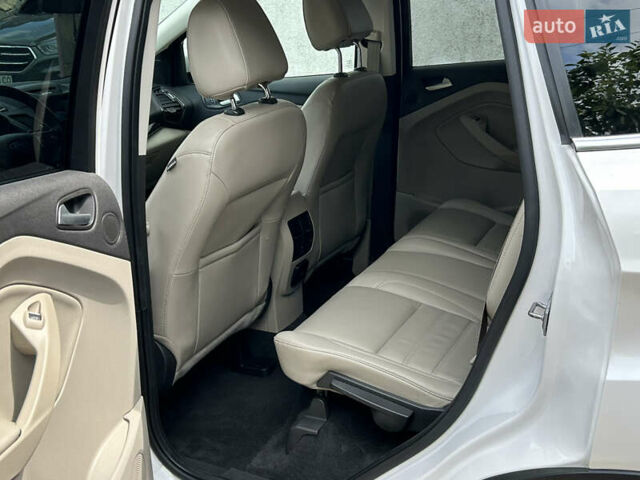 Белый Форд Эскейп, объемом двигателя 2 л и пробегом 217 тыс. км за 11900 $, фото 21 на Automoto.ua