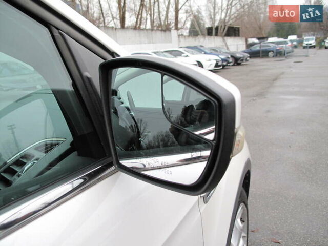 Белый Форд Эскейп, объемом двигателя 2 л и пробегом 117 тыс. км за 14000 $, фото 39 на Automoto.ua