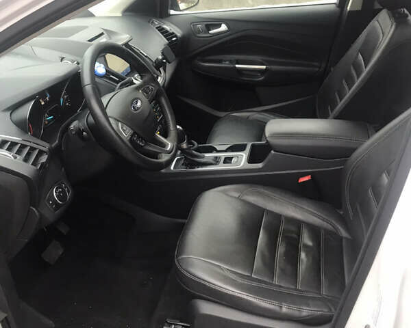 Белый Форд Эскейп, объемом двигателя 2 л и пробегом 133 тыс. км за 17000 $, фото 20 на Automoto.ua