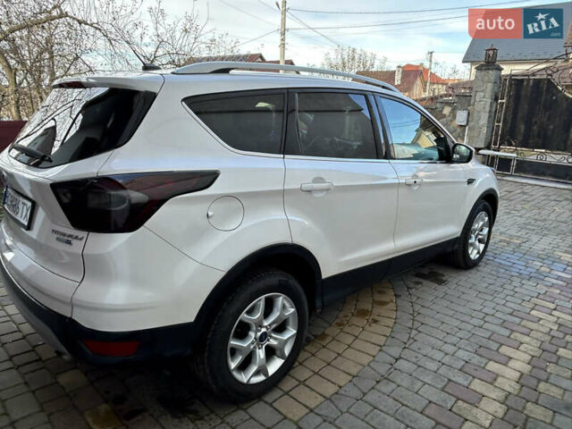 Белый Форд Эскейп, объемом двигателя 2 л и пробегом 217 тыс. км за 11900 $, фото 5 на Automoto.ua