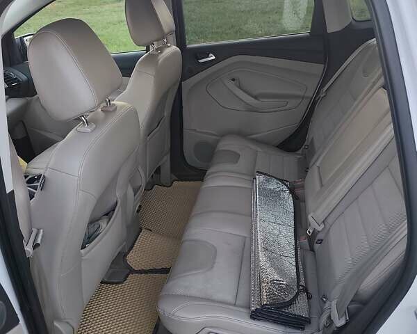 Белый Форд Эскейп, объемом двигателя 2.49 л и пробегом 213 тыс. км за 12900 $, фото 12 на Automoto.ua