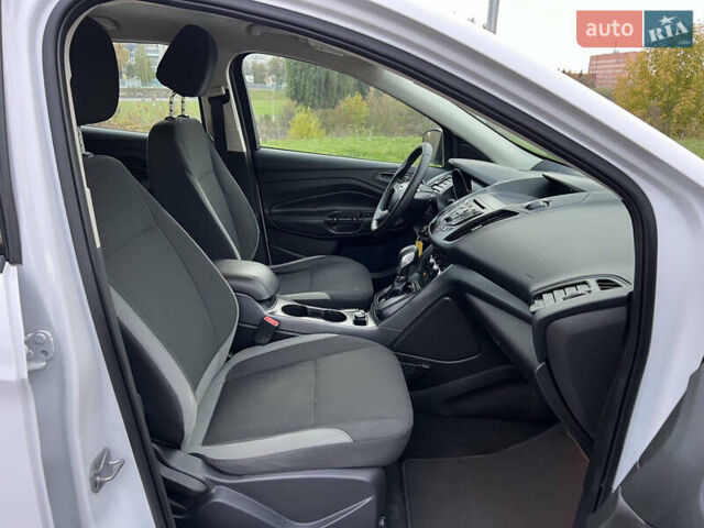 Форд Эскейп 2016 в Жмеренке на Automoto.ua Белый Форд Эскейп, объемом двигателя 2.5 л и пробегом 149 тыс. км за 10980 $, фото 15 на Automoto.ua