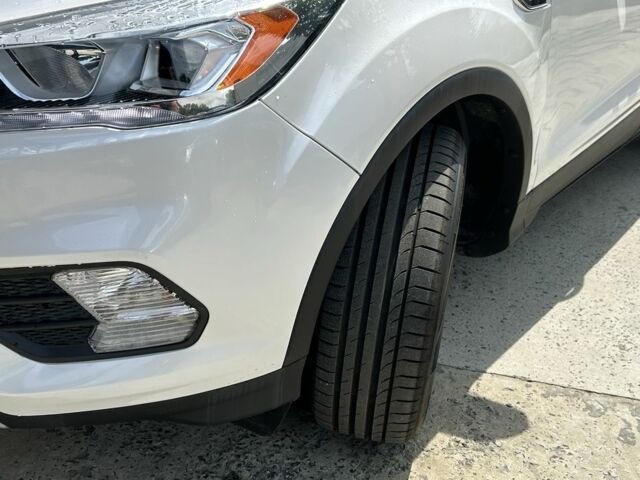 Белый Форд Эскейп, объемом двигателя 2 л и пробегом 216 тыс. км за 11900 $, фото 6 на Automoto.ua