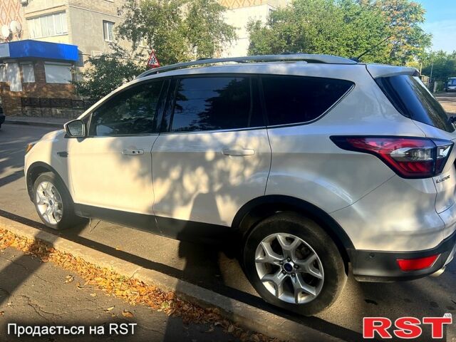 Белый Форд Эскейп, объемом двигателя 2 л и пробегом 178 тыс. км за 14500 $, фото 1 на Automoto.ua