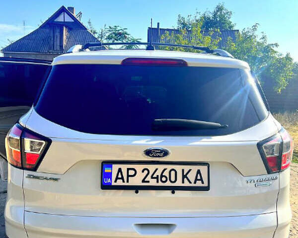 Белый Форд Эскейп, объемом двигателя 2 л и пробегом 181 тыс. км за 12400 $, фото 3 на Automoto.ua