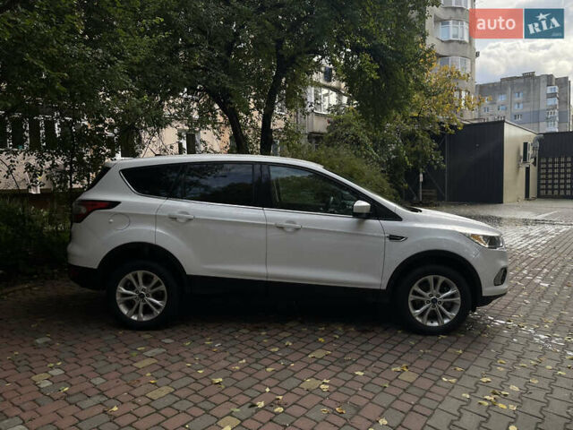 Белый Форд Эскейп, объемом двигателя 2 л и пробегом 67 тыс. км за 14500 $, фото 11 на Automoto.ua