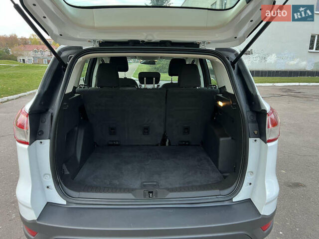 Форд Эскейп 2016 в Жмеренке на Automoto.ua Белый Форд Эскейп, объемом двигателя 2.5 л и пробегом 149 тыс. км за 10980 $, фото 34 на Automoto.ua