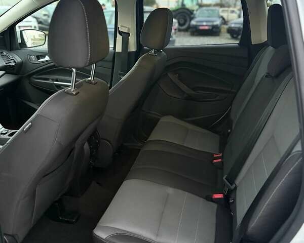 Білий Форд Ескейп, об'ємом двигуна 1.6 л та пробігом 219 тис. км за 8799 $, фото 10 на Automoto.ua