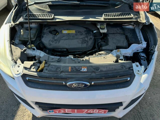 Белый Форд Эскейп, объемом двигателя 1.6 л и пробегом 240 тыс. км за 6400 $, фото 5 на Automoto.ua