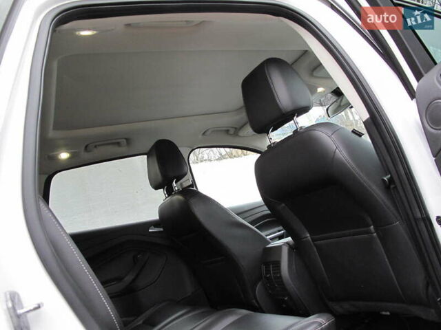 Белый Форд Эскейп, объемом двигателя 2 л и пробегом 117 тыс. км за 14000 $, фото 52 на Automoto.ua