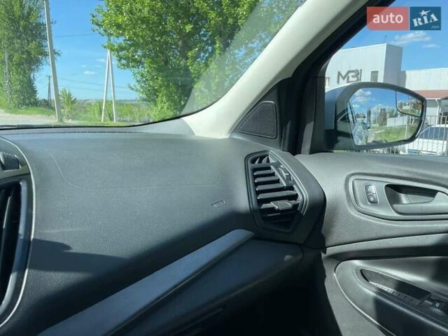 Белый Форд Эскейп, объемом двигателя 2.5 л и пробегом 179 тыс. км за 13000 $, фото 8 на Automoto.ua