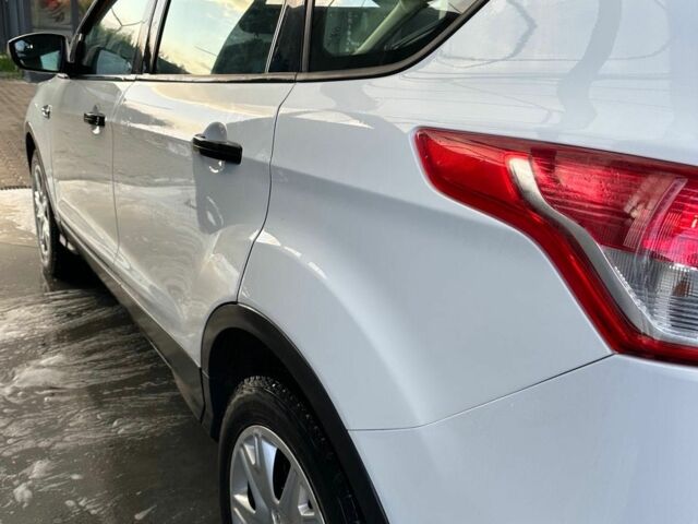 Белый Форд Эскейп, объемом двигателя 2.5 л и пробегом 240 тыс. км за 9800 $, фото 12 на Automoto.ua