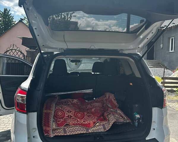 Білий Форд Ескейп, об'ємом двигуна 2.49 л та пробігом 168 тис. км за 14000 $, фото 3 на Automoto.ua