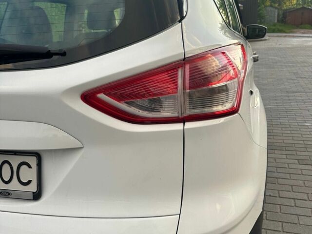 Белый Форд Эскейп, объемом двигателя 2.5 л и пробегом 240 тыс. км за 9800 $, фото 6 на Automoto.ua