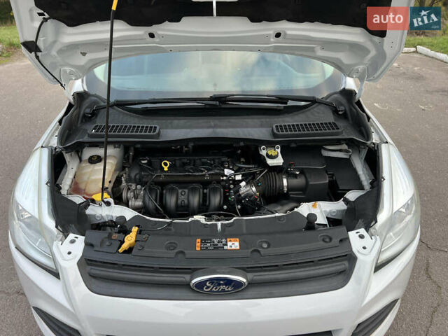 Форд Эскейп 2016 в Жмеренке на Automoto.ua Белый Форд Эскейп, объемом двигателя 2.5 л и пробегом 149 тыс. км за 10980 $, фото 36 на Automoto.ua