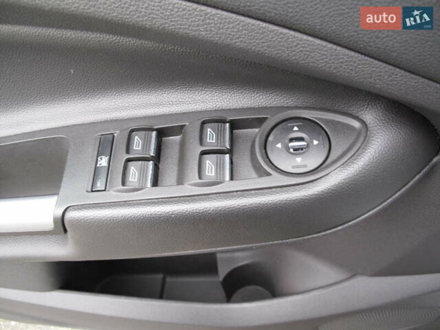 Белый Форд Эскейп, объемом двигателя 2 л и пробегом 117 тыс. км за 14000 $, фото 18 на Automoto.ua