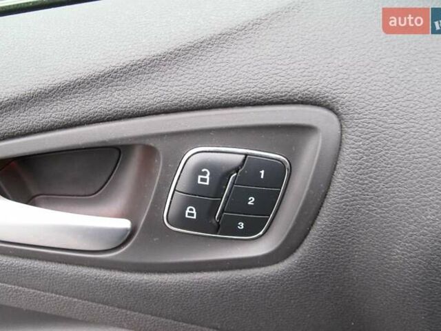 Белый Форд Эскейп, объемом двигателя 2 л и пробегом 117 тыс. км за 14000 $, фото 17 на Automoto.ua