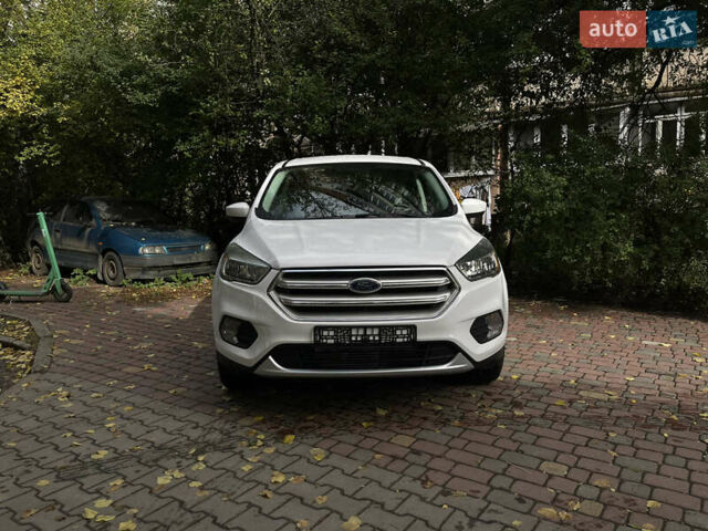 Белый Форд Эскейп, объемом двигателя 2 л и пробегом 67 тыс. км за 14500 $, фото 2 на Automoto.ua