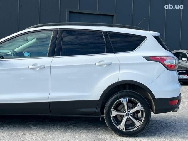 Белый Форд Эскейп, объемом двигателя 1.5 л и пробегом 105 тыс. км за 13980 $, фото 5 на Automoto.ua