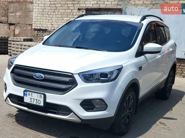 Белый Форд Эскейп, объемом двигателя 1.5 л и пробегом 137 тыс. км за 13700 $, фото 3 на Automoto.ua