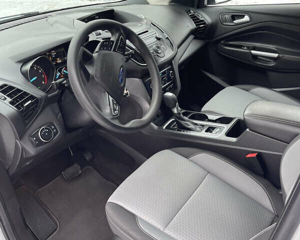 Белый Форд Эскейп, объемом двигателя 0 л и пробегом 213 тыс. км за 10200 $, фото 10 на Automoto.ua