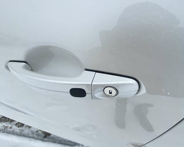 Белый Форд Эскейп, объемом двигателя 2 л и пробегом 157 тыс. км за 13499 $, фото 20 на Automoto.ua