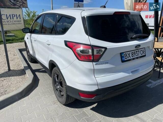 Белый Форд Эскейп, объемом двигателя 2.5 л и пробегом 179 тыс. км за 13000 $, фото 4 на Automoto.ua