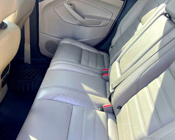 Белый Форд Эскейп, объемом двигателя 2 л и пробегом 181 тыс. км за 12400 $, фото 6 на Automoto.ua