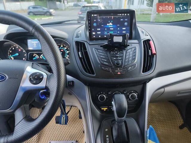 Белый Форд Эскейп, объемом двигателя 2.49 л и пробегом 209 тыс. км за 10500 $, фото 6 на Automoto.ua