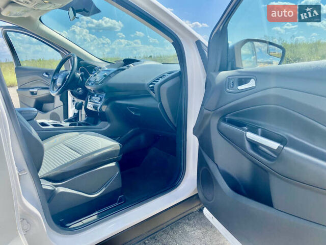 Білий Форд Ескейп, об'ємом двигуна 1.5 л та пробігом 49 тис. км за 12500 $, фото 12 на Automoto.ua