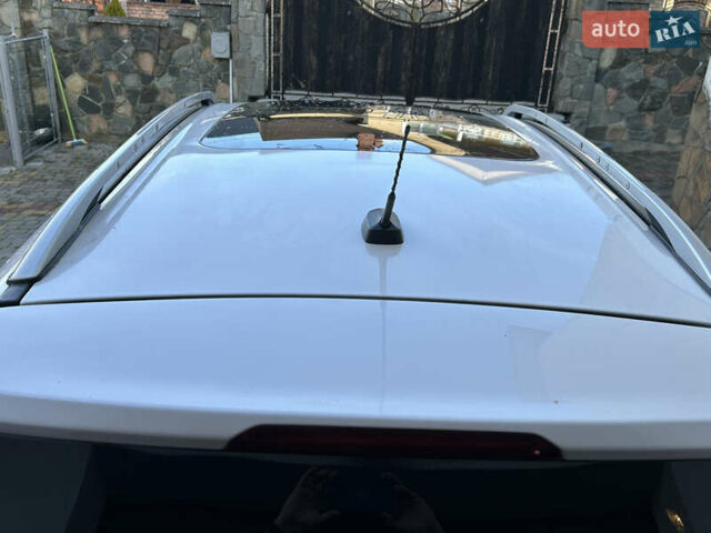 Белый Форд Эскейп, объемом двигателя 2 л и пробегом 217 тыс. км за 11900 $, фото 4 на Automoto.ua