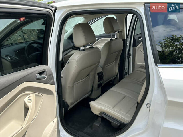 Белый Форд Эскейп, объемом двигателя 2 л и пробегом 217 тыс. км за 11900 $, фото 29 на Automoto.ua