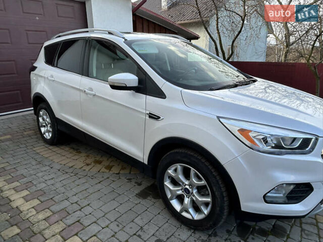 Белый Форд Эскейп, объемом двигателя 2 л и пробегом 217 тыс. км за 11900 $, фото 6 на Automoto.ua