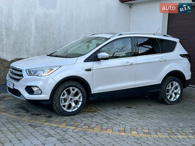 Белый Форд Эскейп, объемом двигателя 2 л и пробегом 217 тыс. км за 11900 $, фото 13 на Automoto.ua