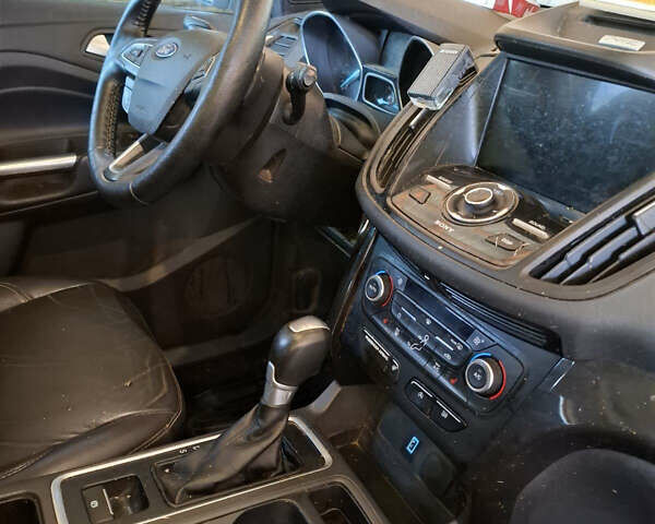 Белый Форд Эскейп, объемом двигателя 2 л и пробегом 180 тыс. км за 12000 $, фото 10 на Automoto.ua