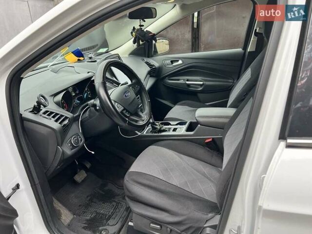 Белый Форд Эскейп, объемом двигателя 1.5 л и пробегом 158 тыс. км за 13800 $, фото 13 на Automoto.ua