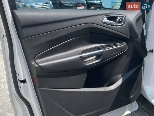 Белый Форд Эскейп, объемом двигателя 1.5 л и пробегом 98 тыс. км за 14990 $, фото 29 на Automoto.ua