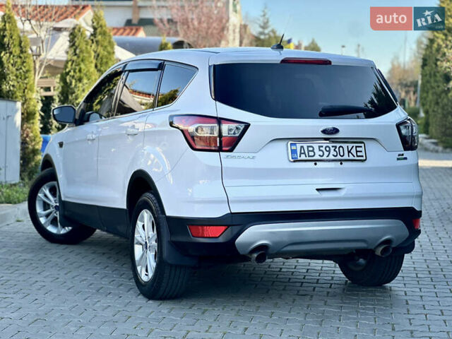 Білий Форд Ескейп, об'ємом двигуна 1.5 л та пробігом 179 тис. км за 12700 $, фото 3 на Automoto.ua