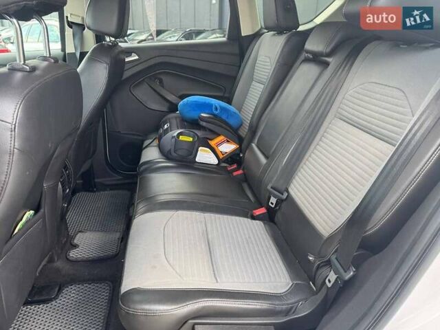 Белый Форд Эскейп, объемом двигателя 1.5 л и пробегом 98 тыс. км за 14990 $, фото 7 на Automoto.ua